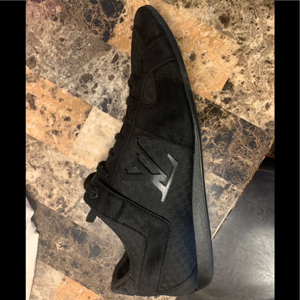 Men Louis Vuitton shoes 10D